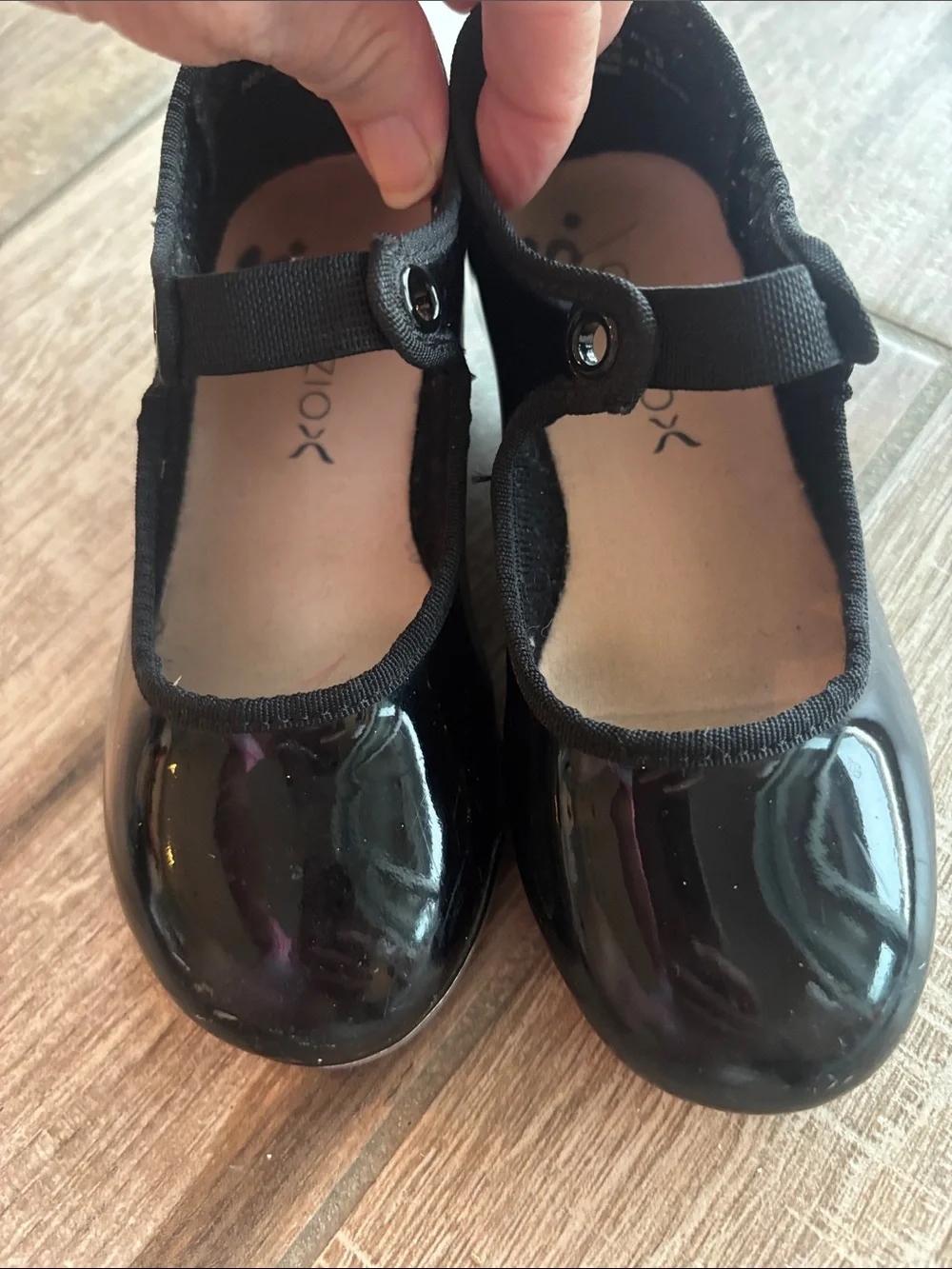 Capezio Black Patent Mary Jane Tap Shoes for toddlers size 9.5 in good condition